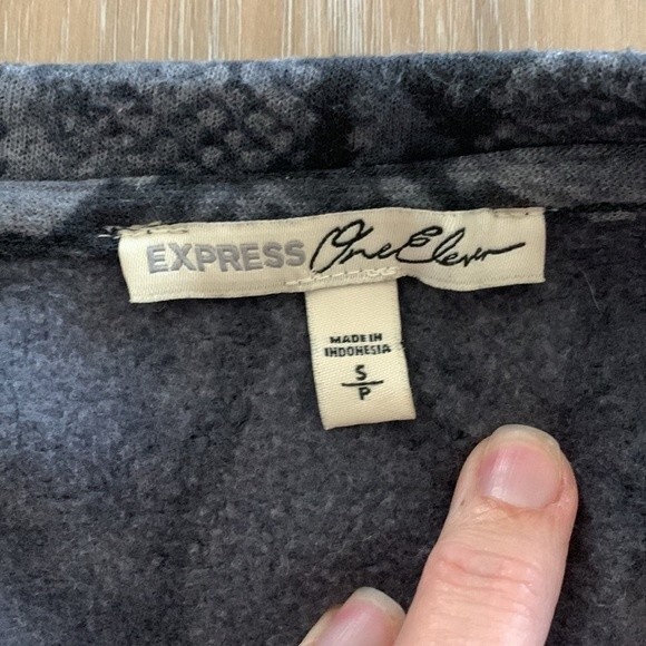 Express One Eleven Snake Skin Cold Shoulder Long Sleeve Gray Size Small - Picture 6 of 9